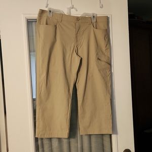 Eddie Bauer sz 12 khaki Capri pants
